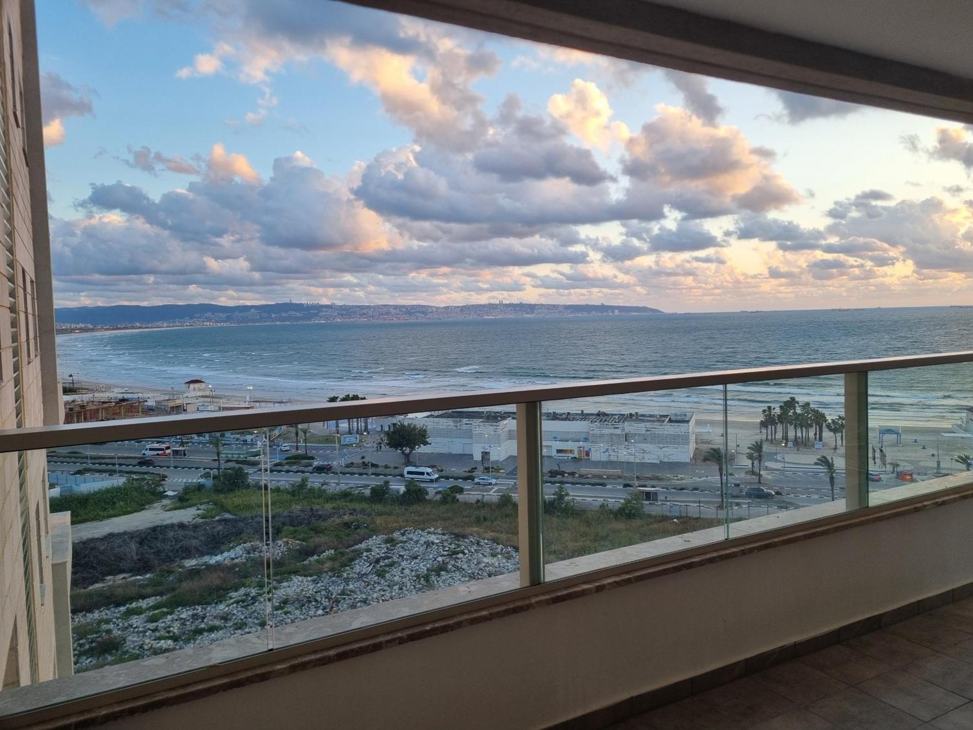 Beachfront Gallery Acre Esterno foto